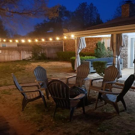 Hot Tub, Privacy, Sleeps 11 & Tons Of Space! Lubbock Exterior photo