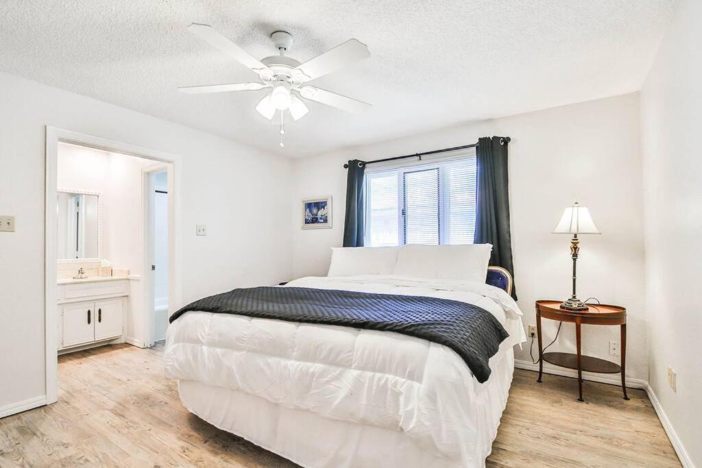 Hot Tub, Privacy, Sleeps 11 & Tons Of Space! Lubbock Exterior photo