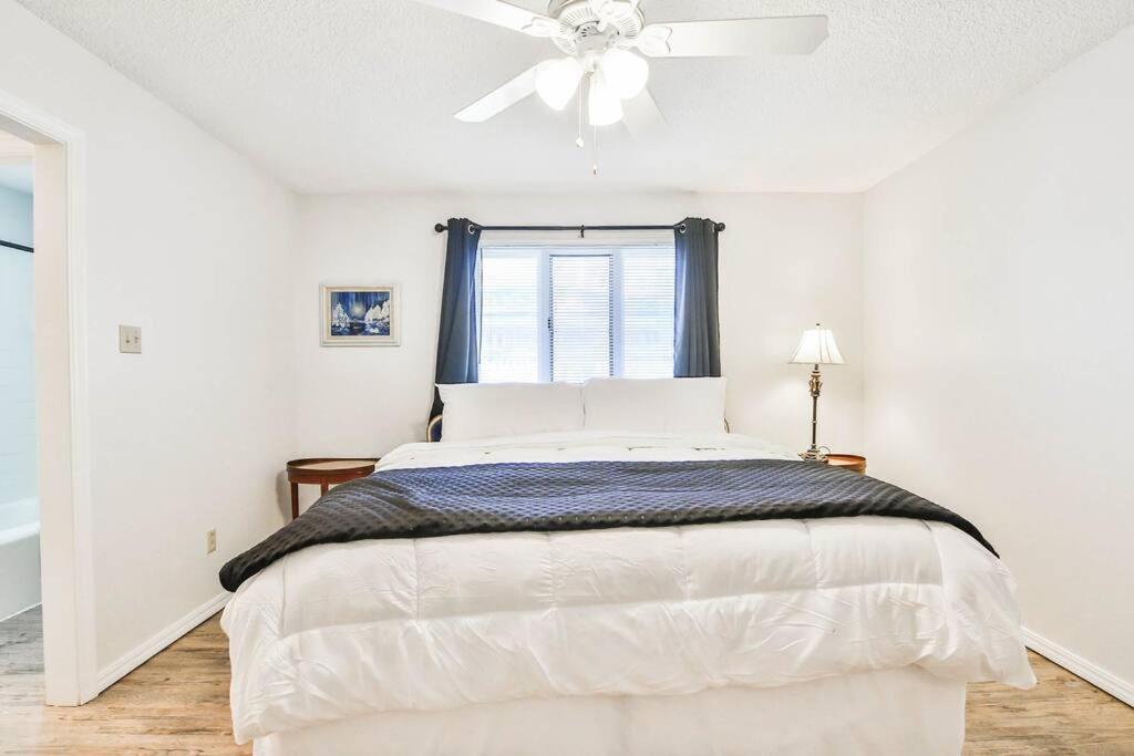 Hot Tub, Privacy, Sleeps 11 & Tons Of Space! Lubbock Exterior photo
