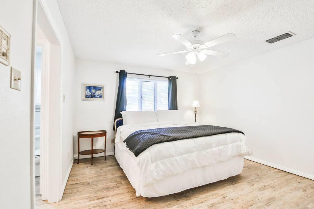 Hot Tub, Privacy, Sleeps 11 & Tons Of Space! Lubbock Exterior photo