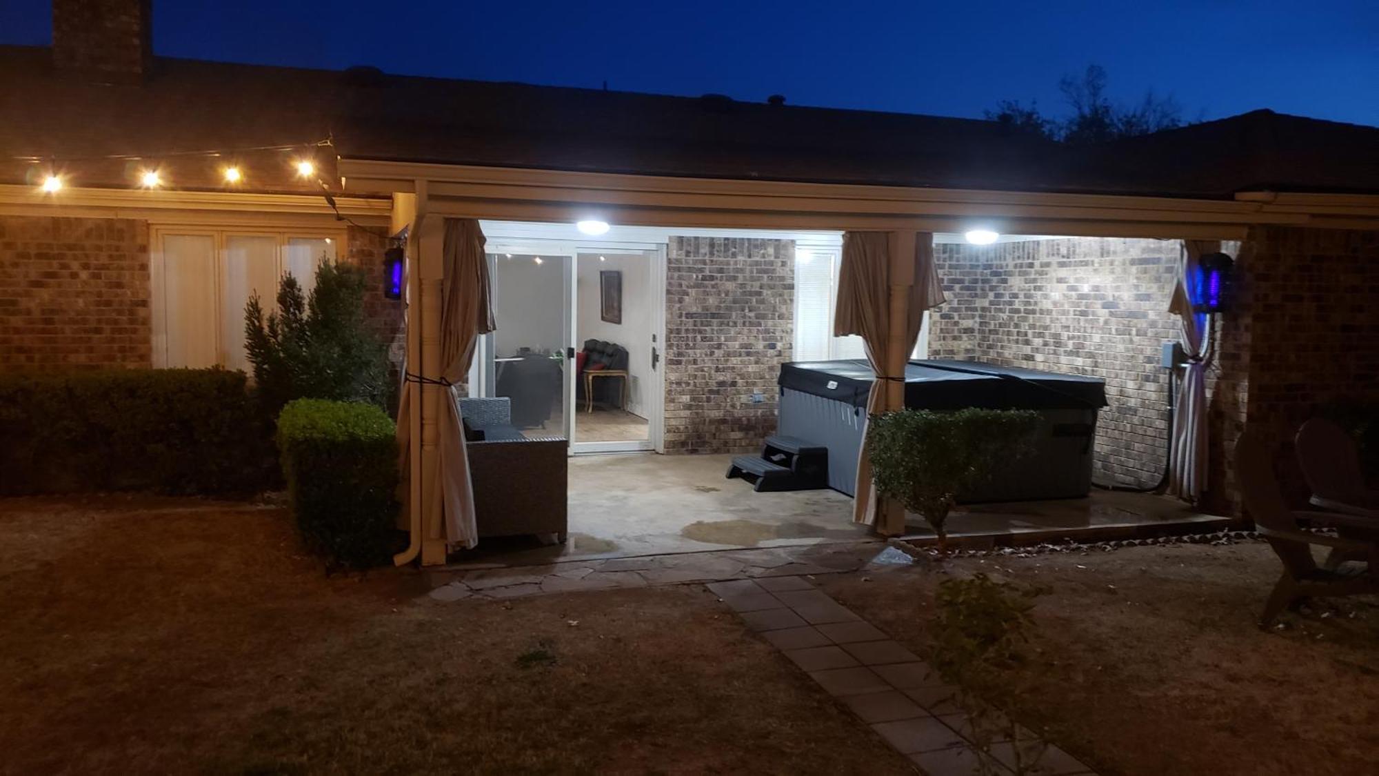 Hot Tub, Privacy, Sleeps 11 & Tons Of Space! Lubbock Exterior photo